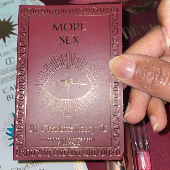 Charlotte Tilbury BEAUTY LIGHT WAND PILLOW TALK MEDIUM SET - Picture 7 of 16